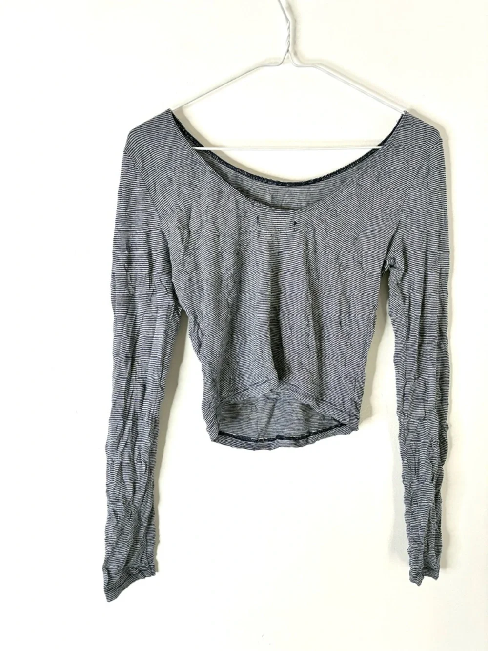Brandy Melville Cropped Stripe Long Sleeve Top Scoop Neck Fine Stripe Stretch - Picture 3 of 5